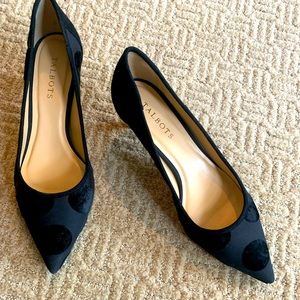 Black dress shoes